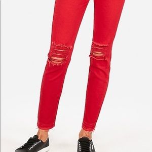adorable red ripped jeans!❤️